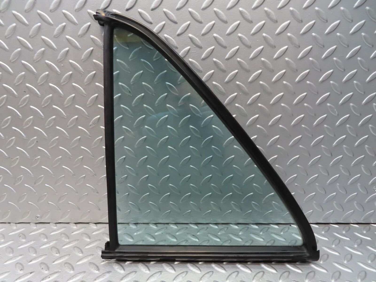 15431 Mercedes-Benz W123 230E Rear Left Quarter Window Glass 1237350124