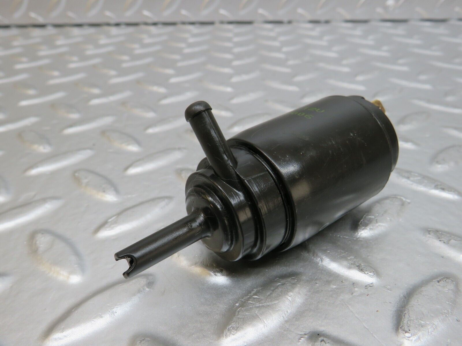 25452 Mercedes-Benz W123 200 Windscreen Washer Pump