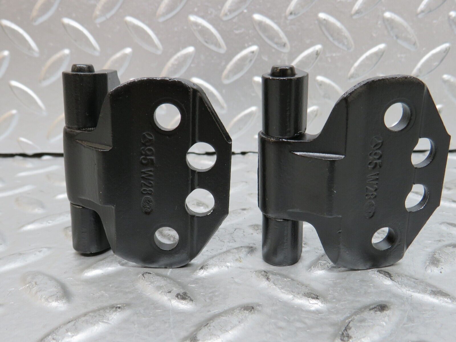 29132 Mercedes-Benz C124 320CE Coupe Left Door Hinge Pair