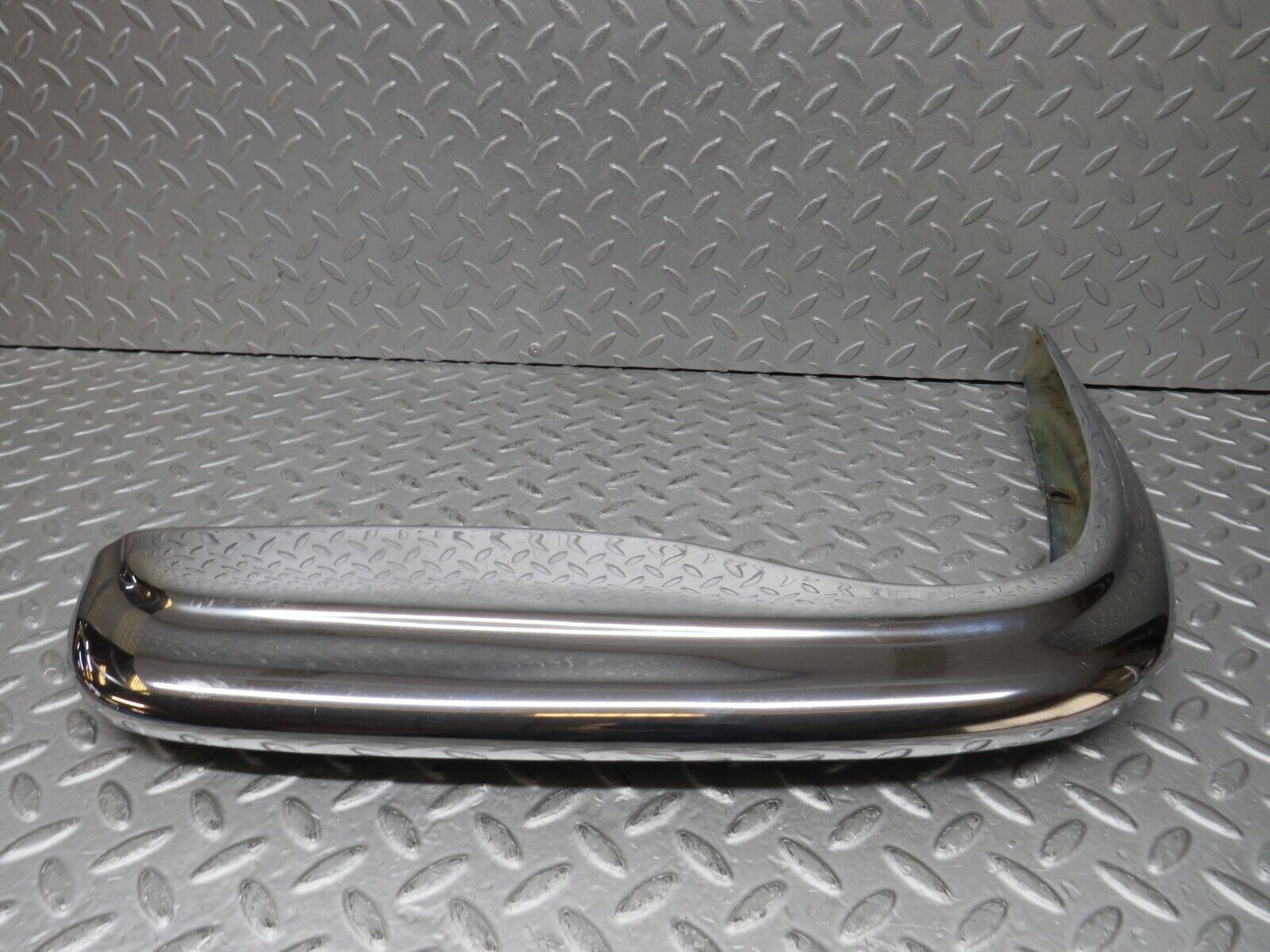 37669 Mercedes-Benz W109 300SEL Front Left Upper Bumper Corner