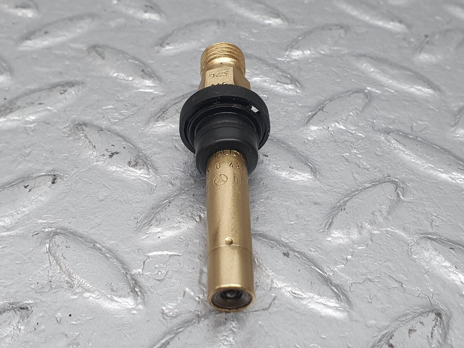 41035 Mercedes-Benz W126 300SE Fuel Injector Bosch 0000785623 0437502047