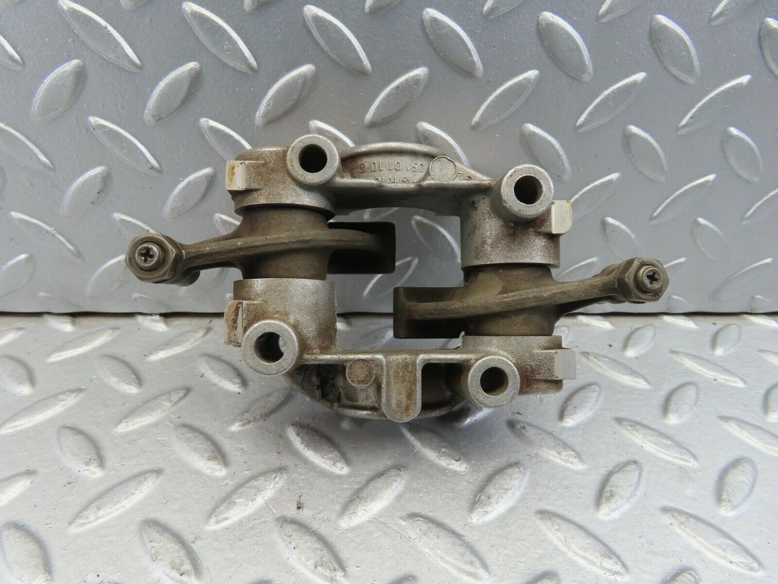 10075 Mercedes-Benz C123 230CE Coupe Rocker Arms Camshaft Bearing Block 1020510010