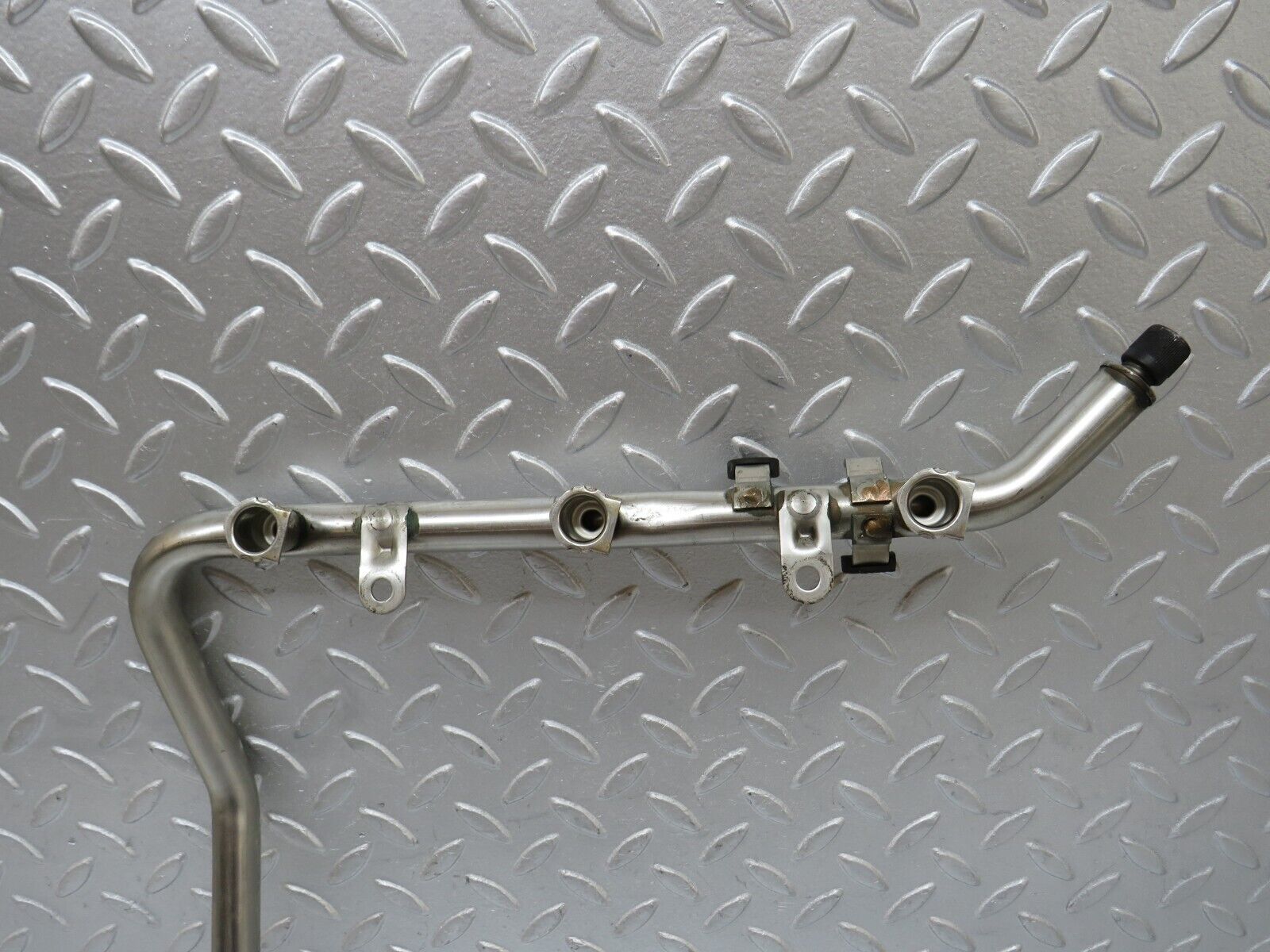 35018 Mercedes-Benz W210 320E Fuel Injector Rail 0280151080 1120700595