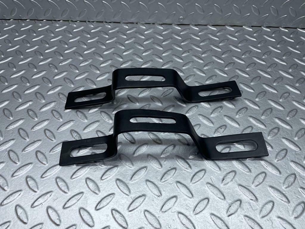 13990 Mercedes-Benz C107 280SLC Front Bumper Bracket