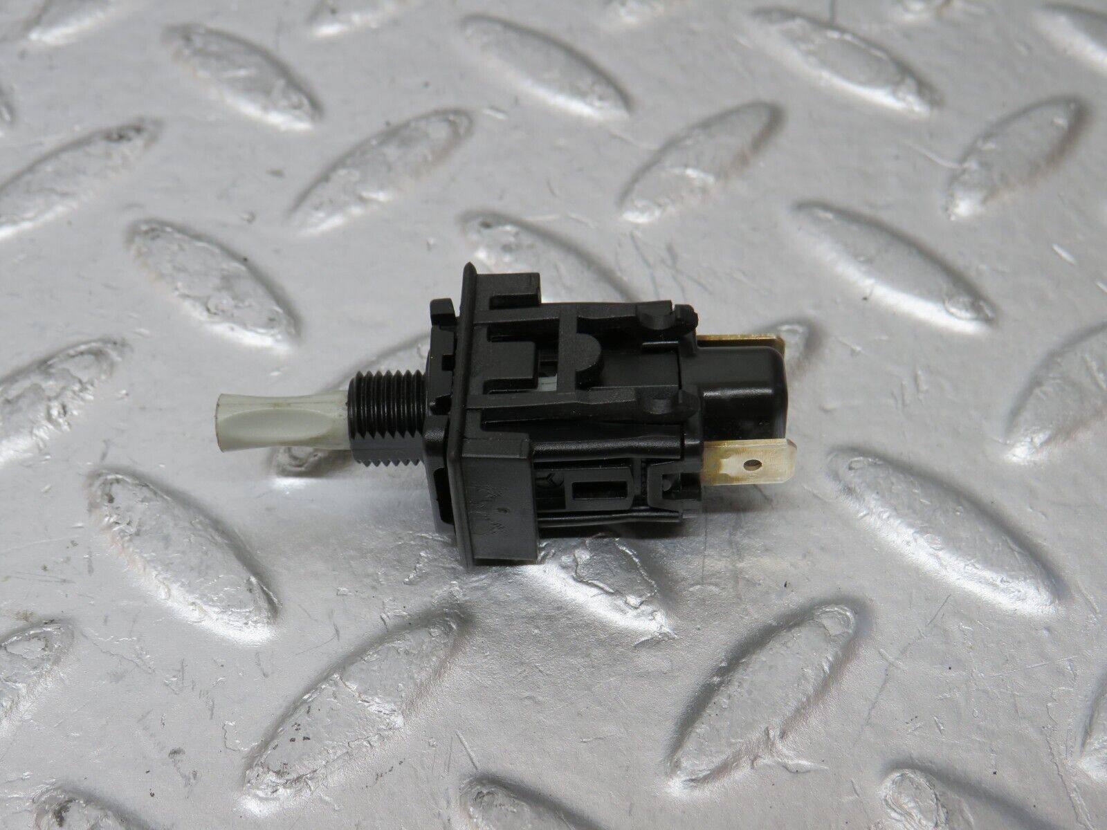 34906 Mercedes-Benz W210 320E Door Contact Switch 2018202110 2024270073