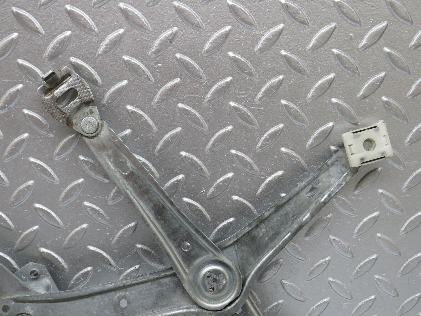 33392 Mercedes-Benz W202 C180 Front Left Power Window Regulator