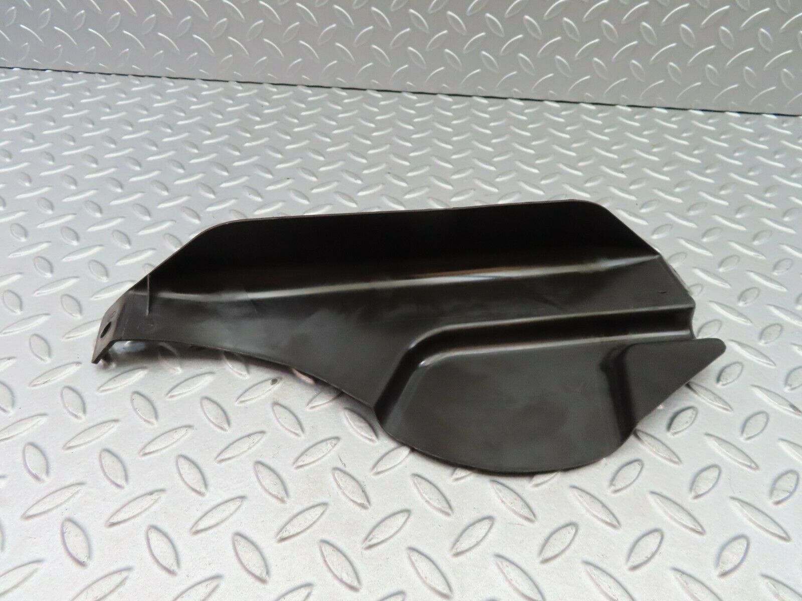 6059 Mercedes-Benz W126 380SE Central Locking Vacuum Pump Cover 1268050714