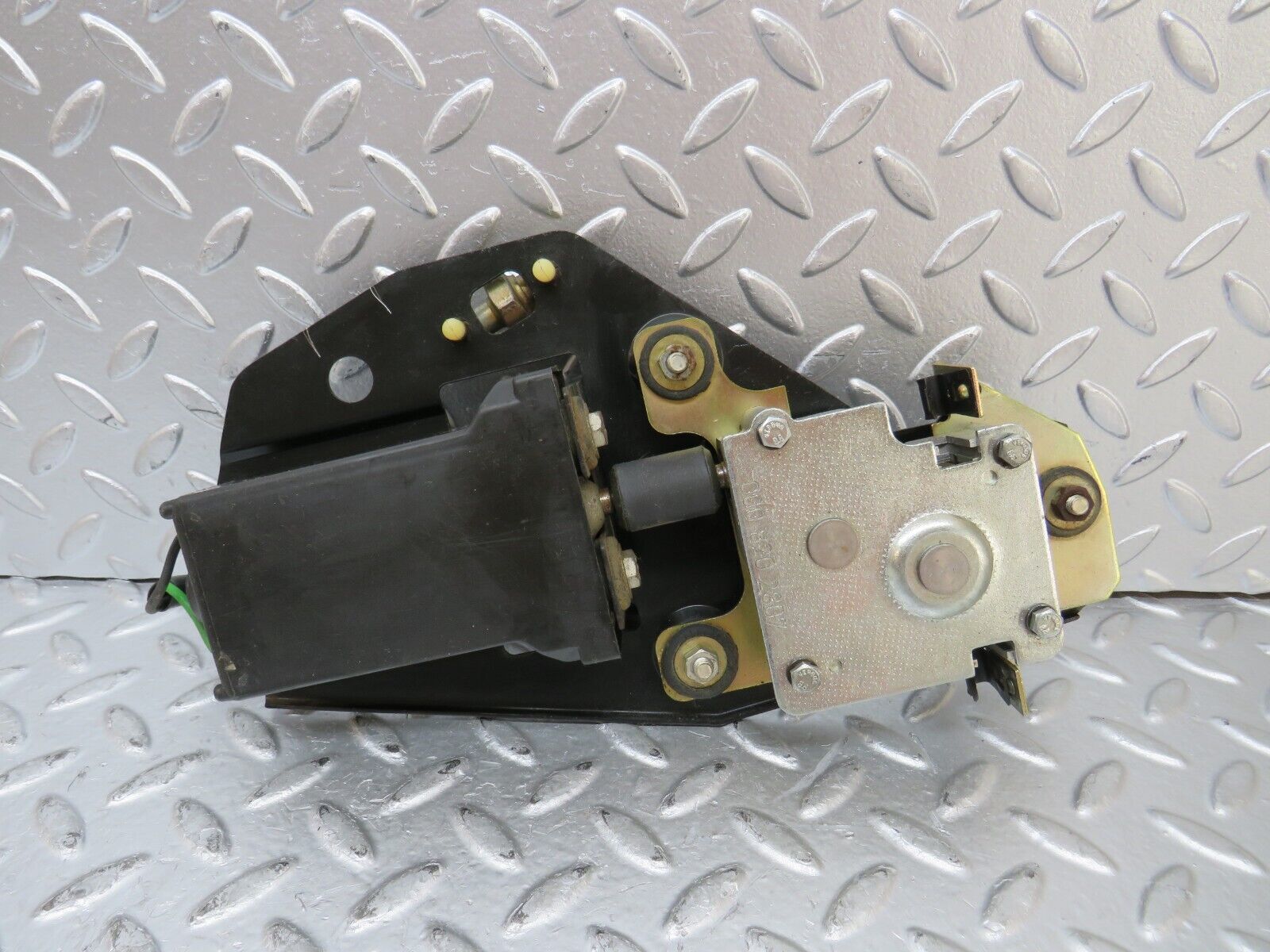 26215 Mercedes-Benz W116 450SE Sunroof Motor With Bracket 0008202807