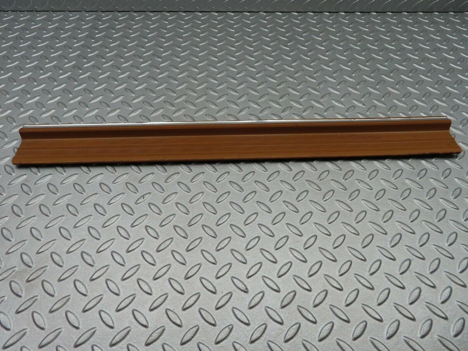 5665 Mercedes-Benz W123 200 Front Right Door Sill