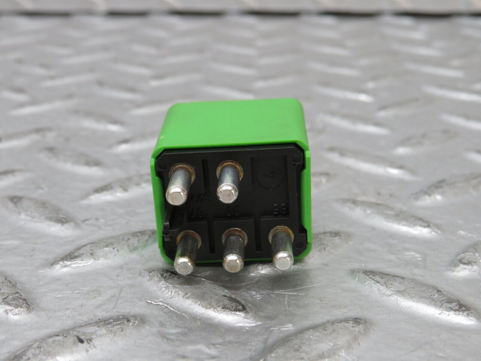 27551 Mercedes-Benz S124 300TE Wagon Headlight Wiper Relay 1268202026