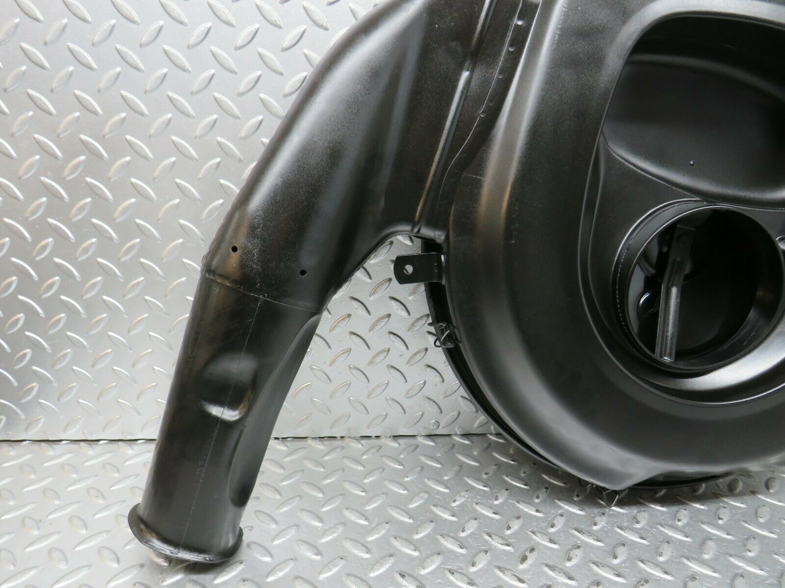 23686 Mercedes-Benz W116 350SE Air Filter Box Housing 0080948902