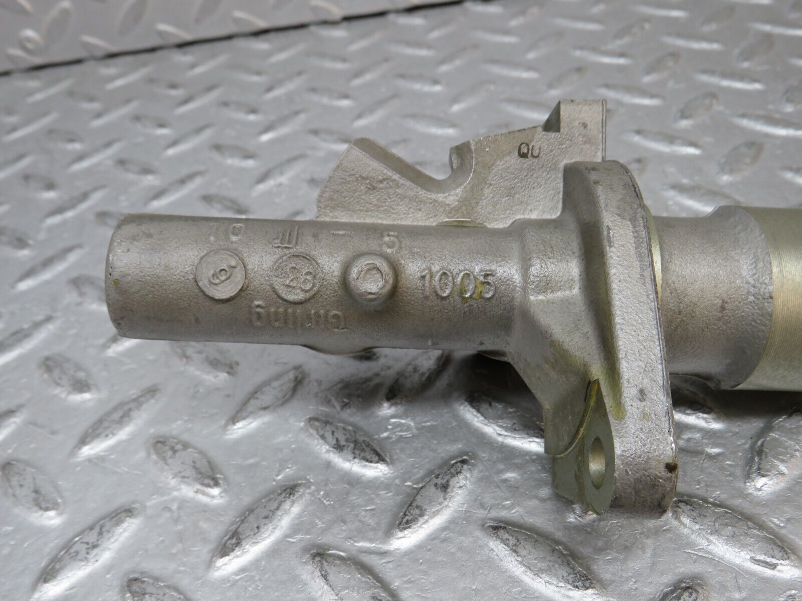 37931 Mercedes-Benz A124 320E Cabriolet Brake Master Cylinder Girling