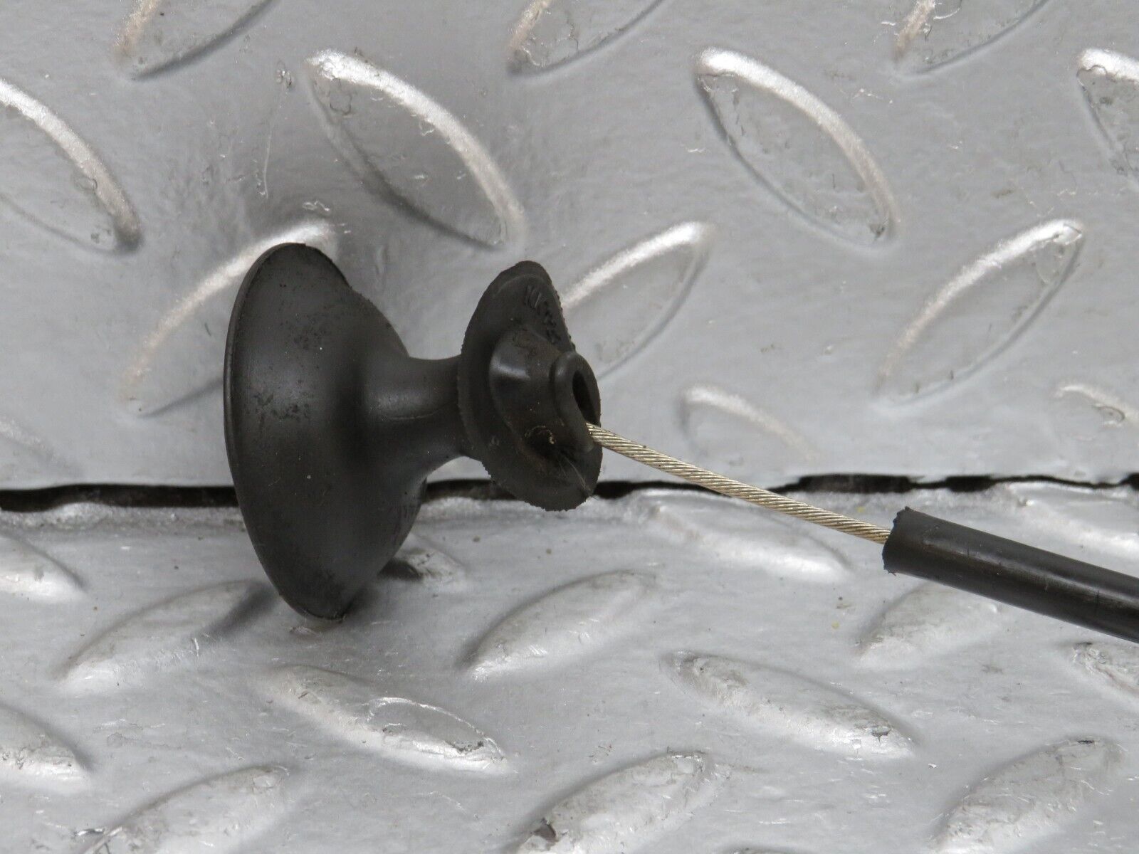 29596 Mercedes-Benz W124 230E Bonnet Release Cable 1239970681