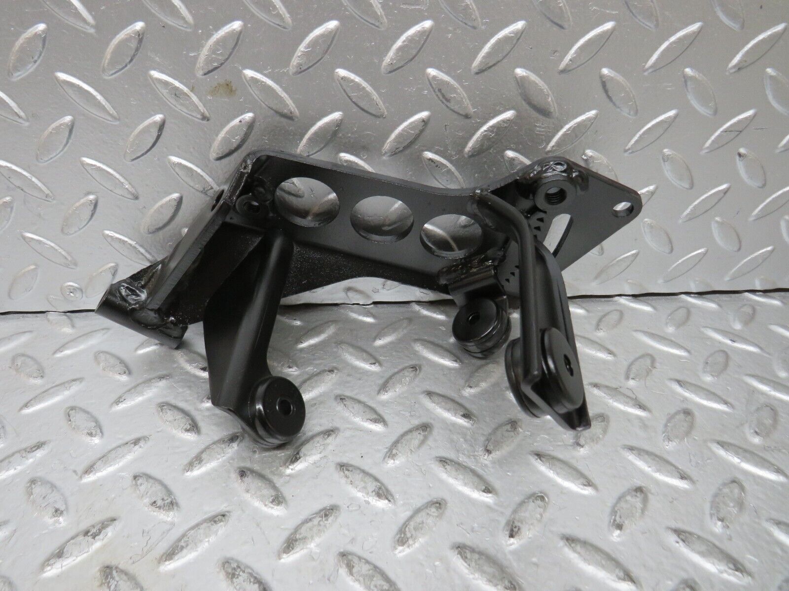 27440 Mercedes-Benz W123 280E Power Steering Pump Holder Bracket