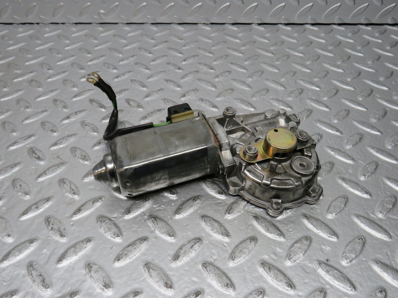 31197 Mercedes-Benz S124 220TE Window Regulator Motor Left Bosch 0130821284