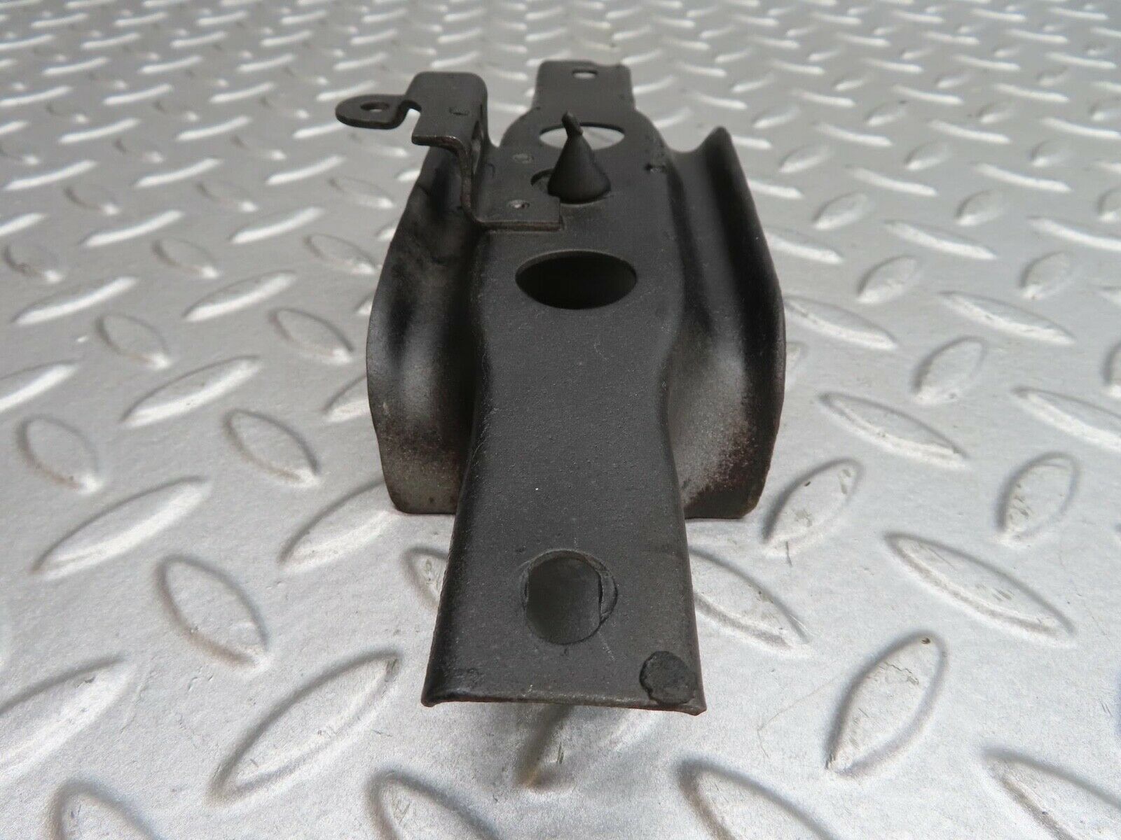 13881 Mercedes-Benz C107 280SLC Cardan Shaft Drive Shaft Bracket