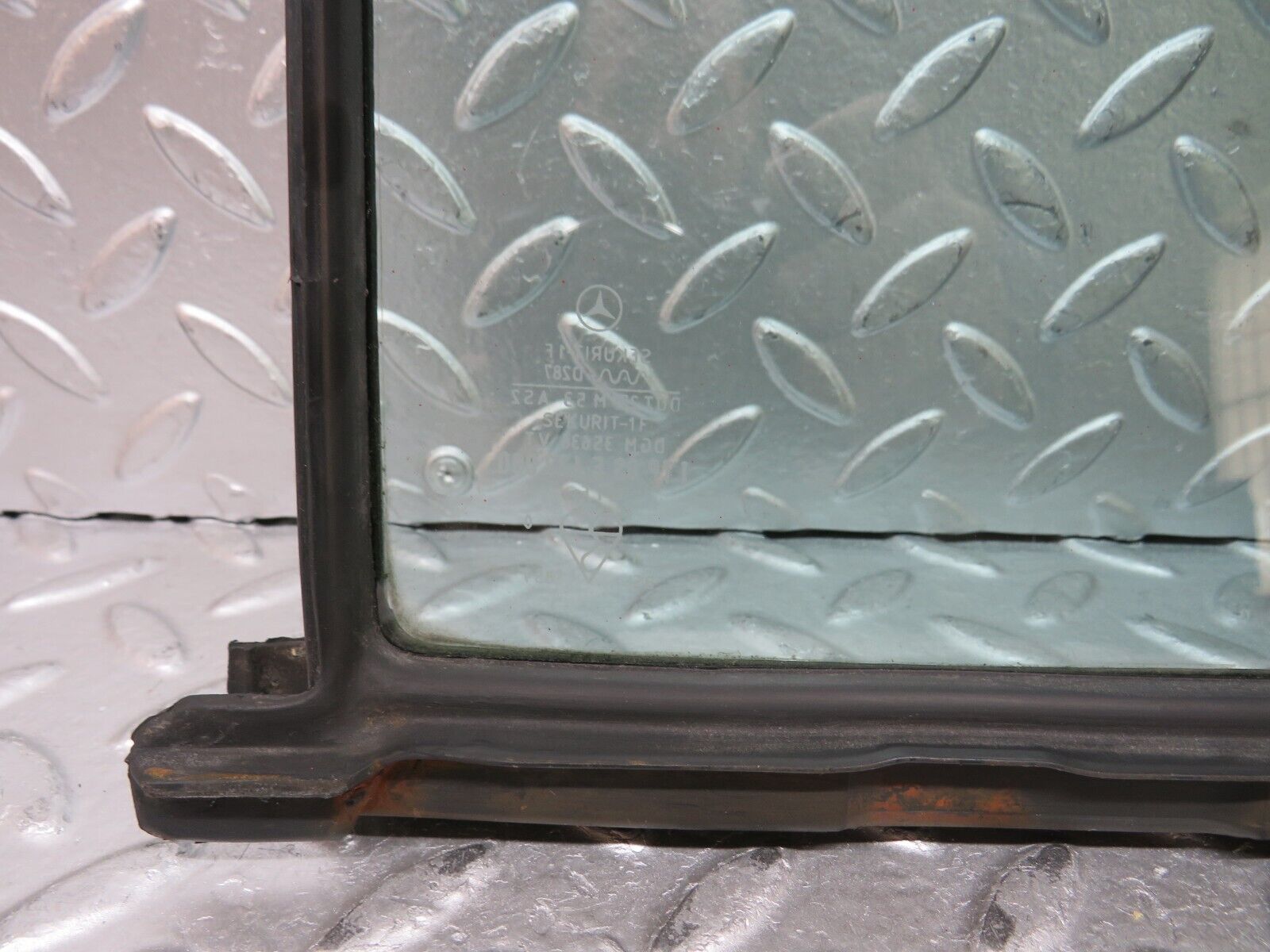 27891 Mercedes-Benz W123 280E Rear Right Quarter Window Glass