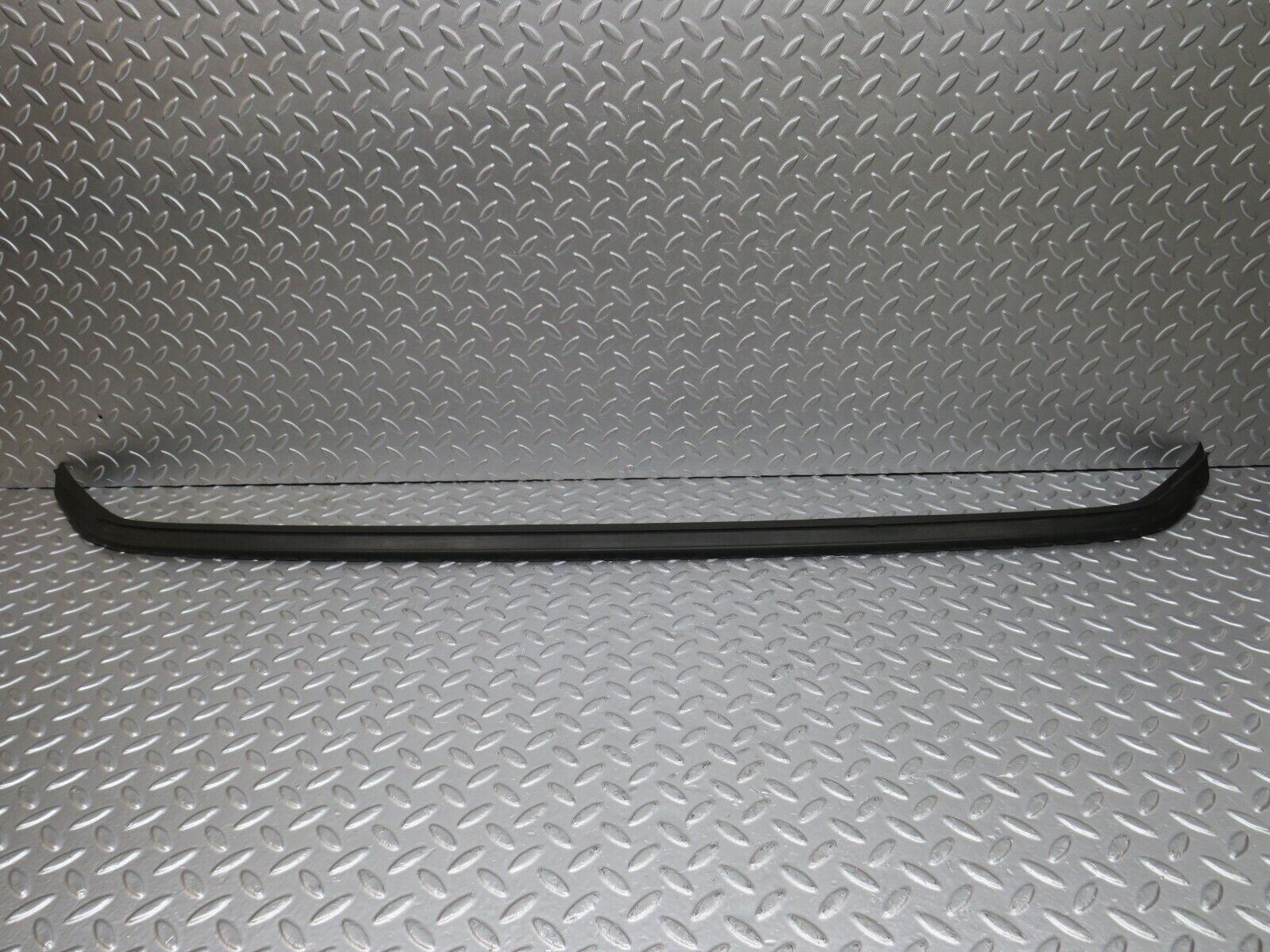 34223 Mercedes-Benz W124 260E Rear Windscreen Lower Rubber Seal