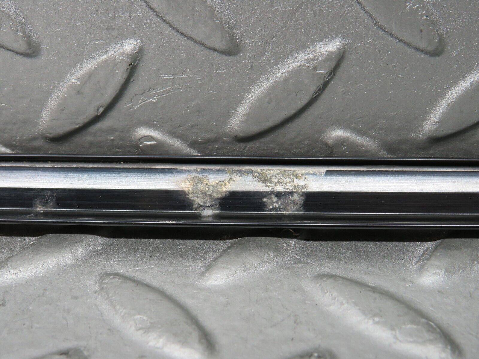 37890 Mercedes-Benz A124 320E Cabriolet Right Door Window Moulding Trim