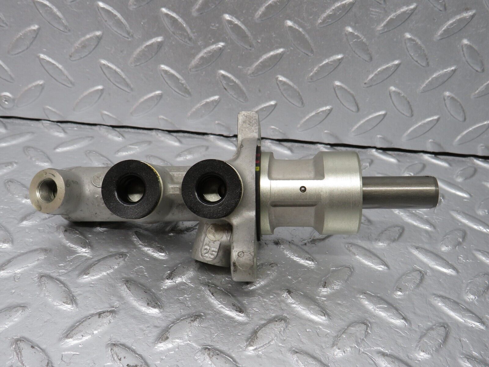 39435 Mercedes-Benz R129 320SL Coupe Brake Master Cylinder Lucas