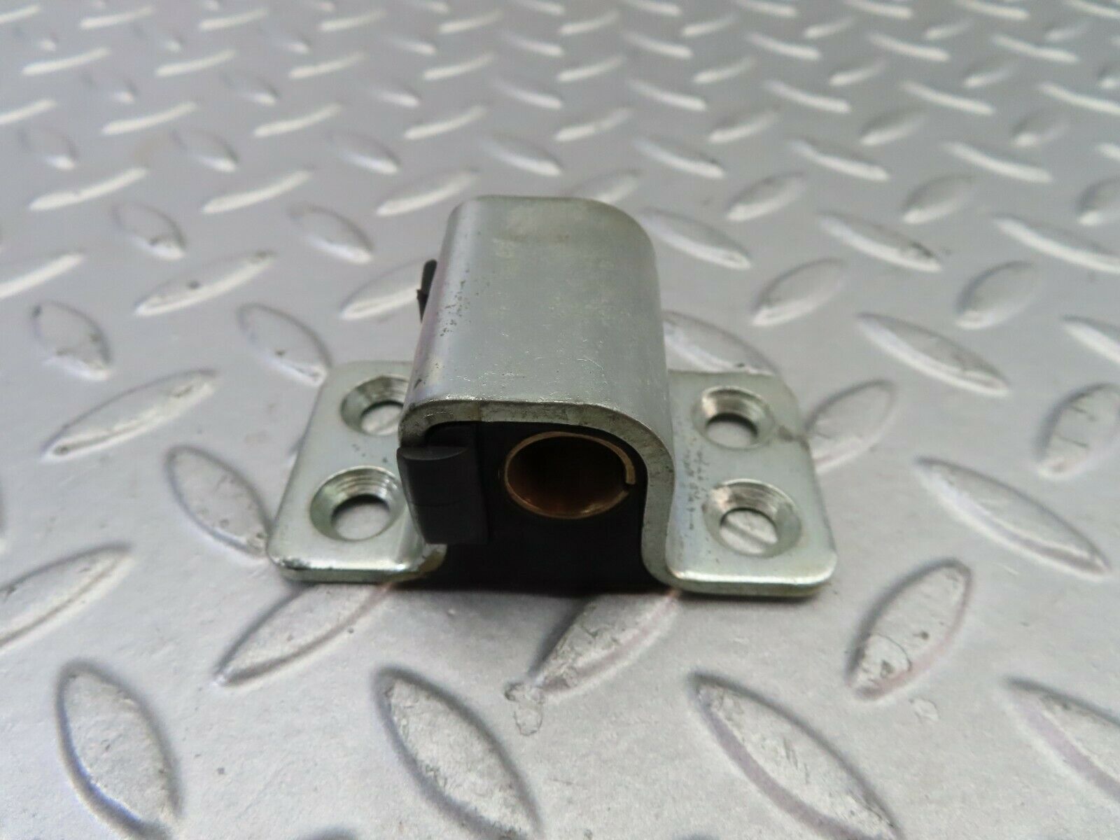 7721 Mercedes-Benz S123 230TE Wagon Door Lock Latch Left Side