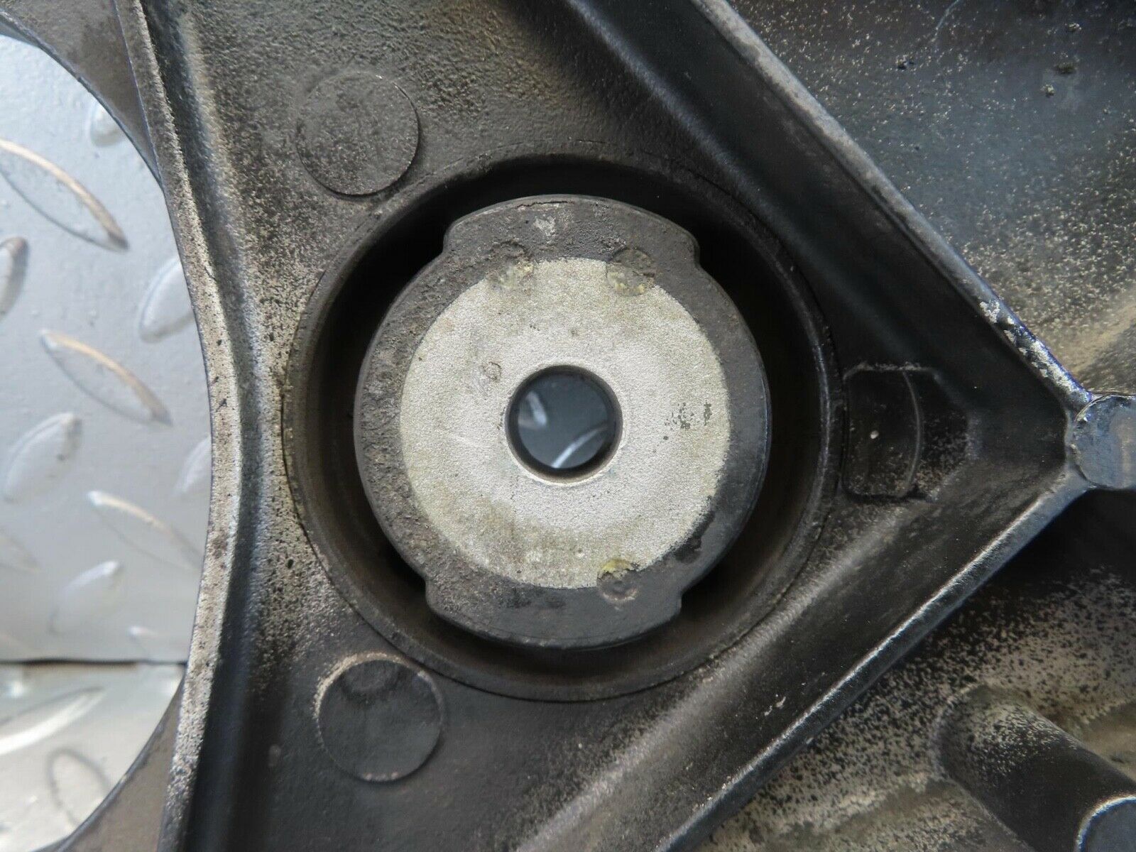 11257 Mercedes-Benz W221 S320 Rear Axle Sub Frame Differential Bracket