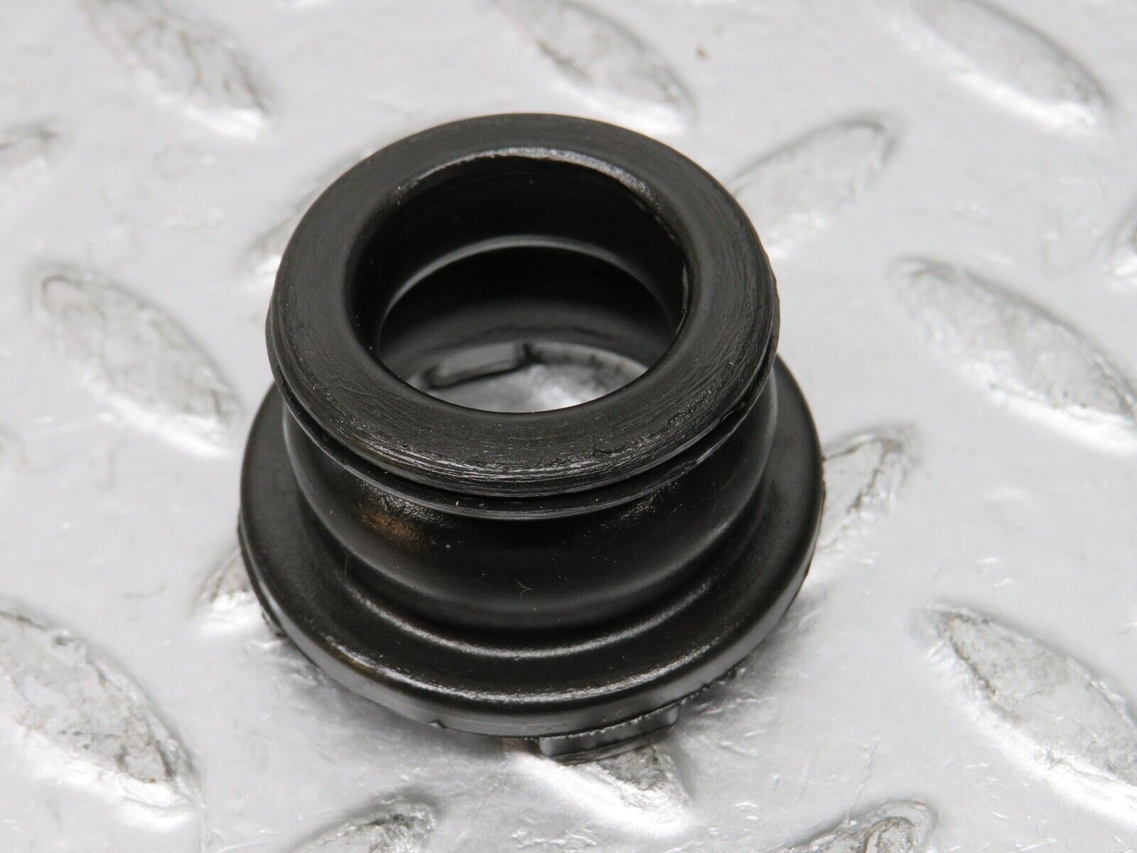 0283 Mercedes-Benz W116 350SE Oil Pump Suction Pipe 1161860007