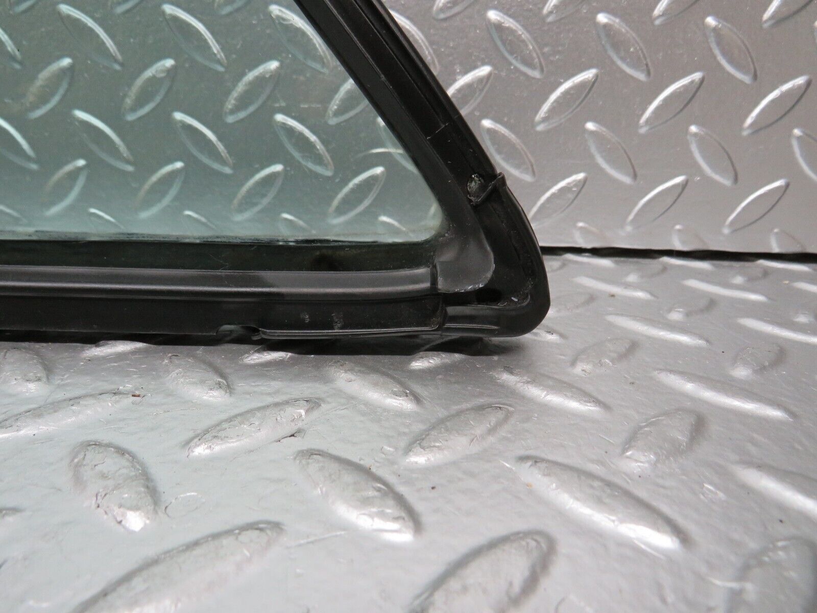 25131 Mercedes-Benz W201 190D Rear Left Quarter Window Glass 2017350524