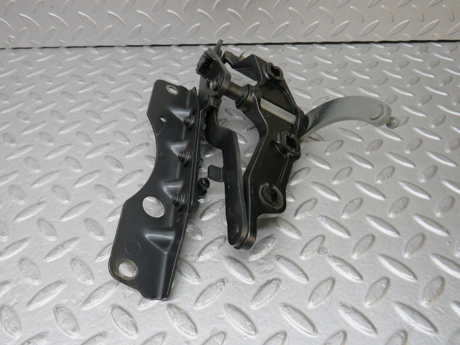 35223 Mercedes-Benz W221 Bonnet Hinge Right Side 2218800428