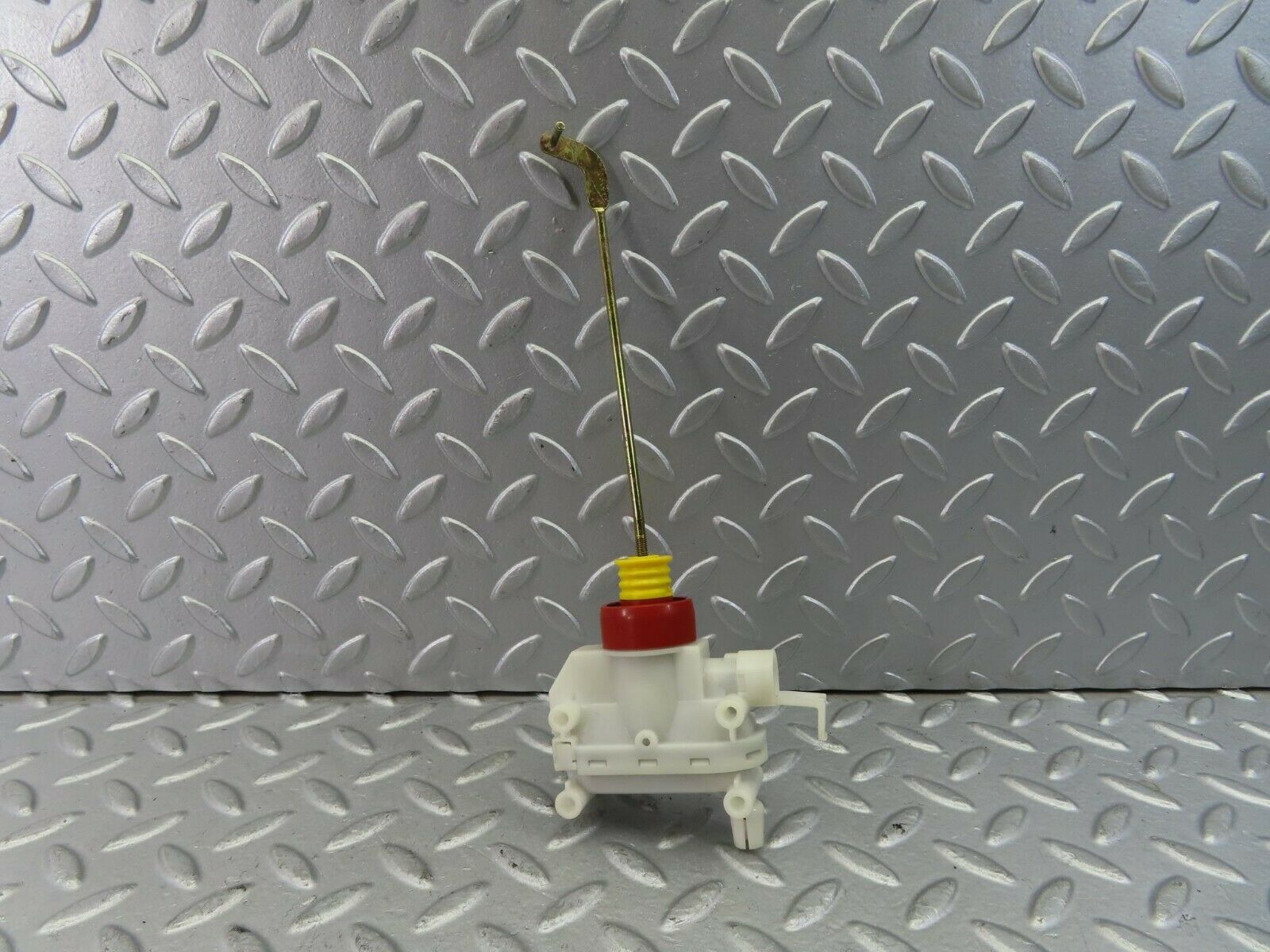 10363 Mercedes-Benz W201 190E Trunk Lock Vacuum Actuator