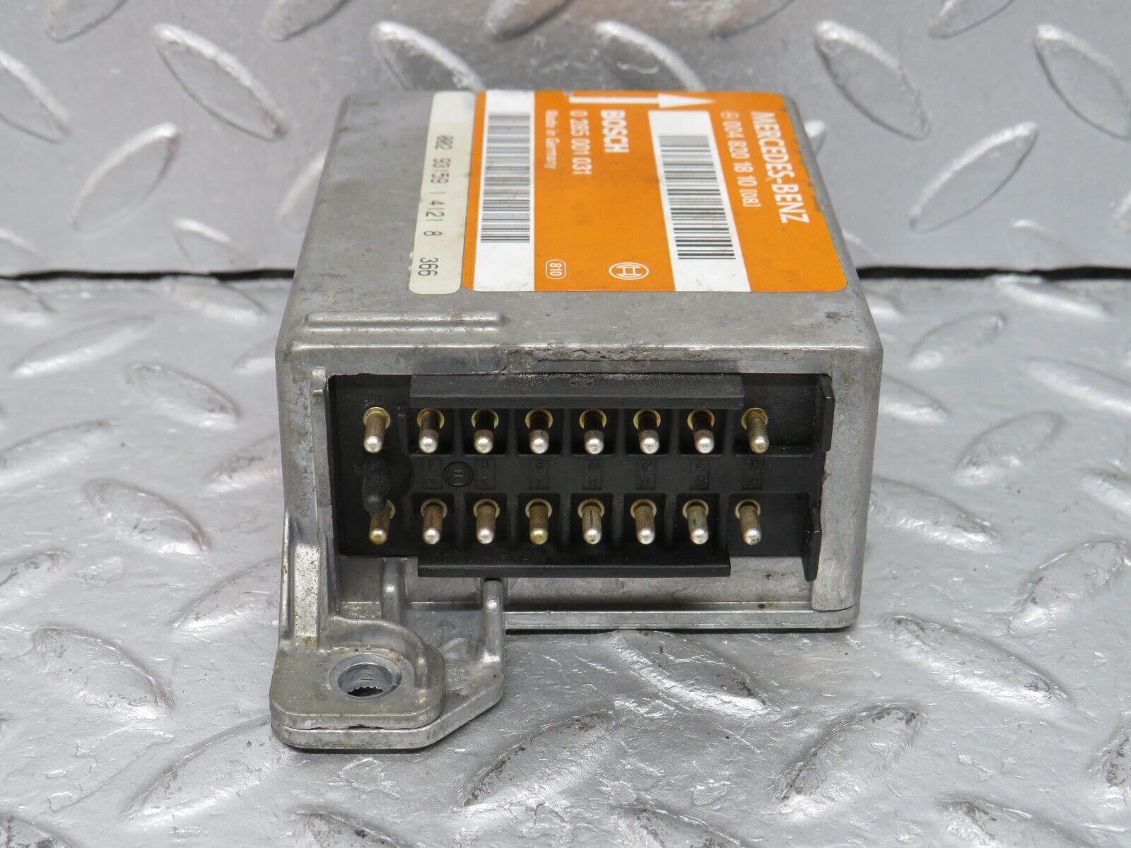 38121 Mercedes-Benz A124 320E Cabriolet Crash Sensor Bosch 0048201810 0285001031