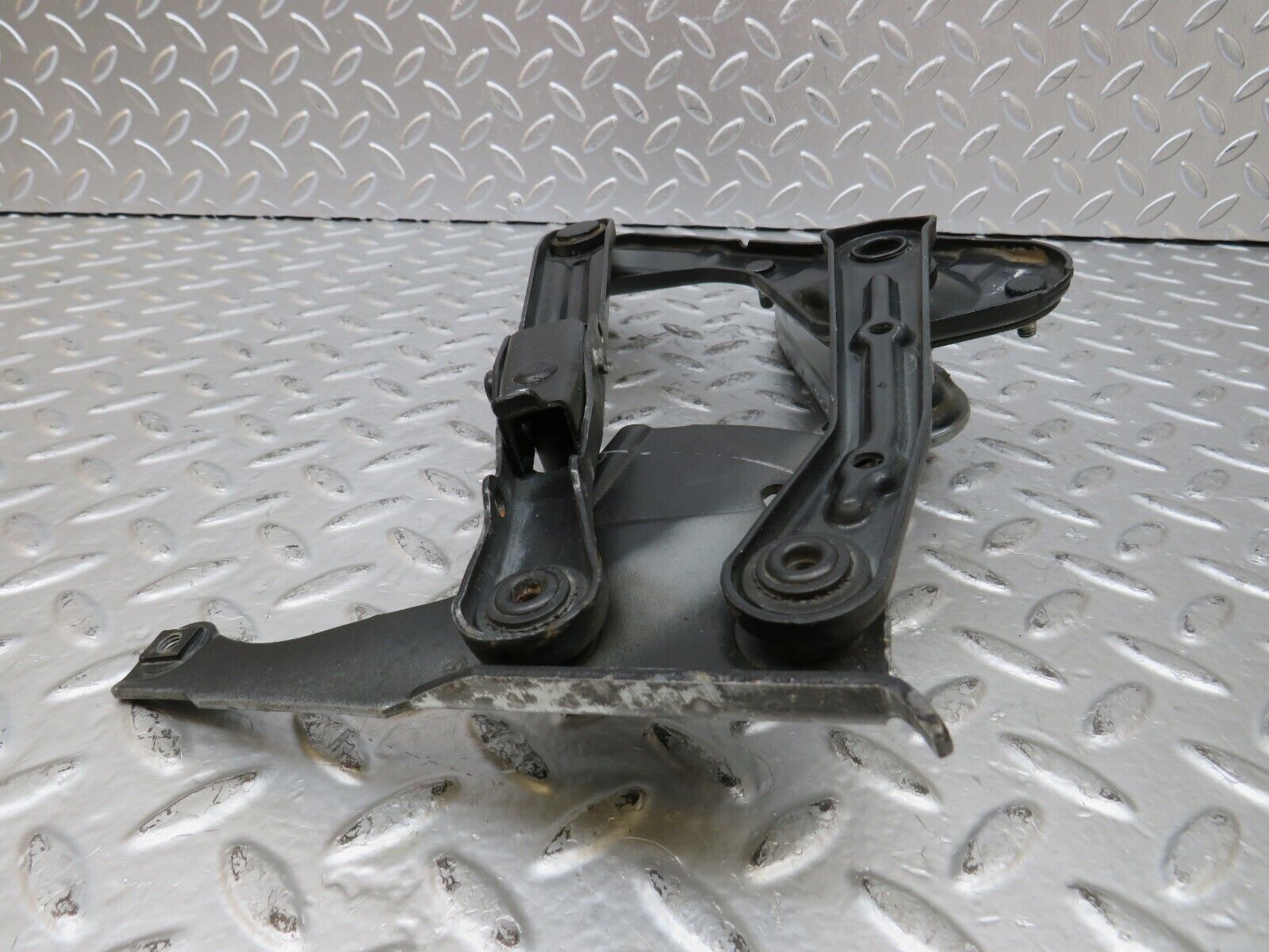 26672 Mercedes-Benz C124 220CE Coupe Bonnet Hinge Right Side 1298870174