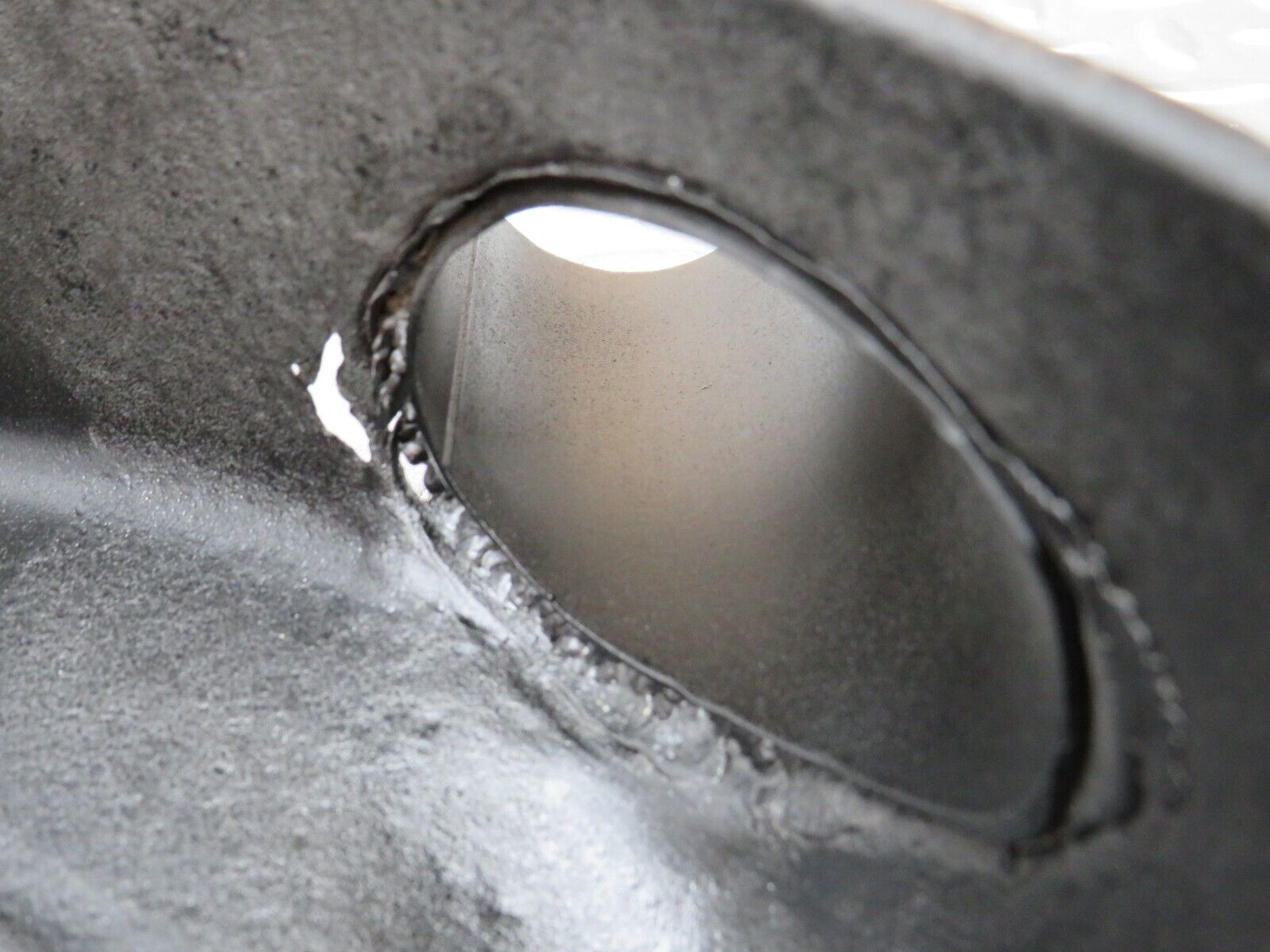 0307 Mercedes-Benz W123 220D Air Filter Housing Bottom 0110946702