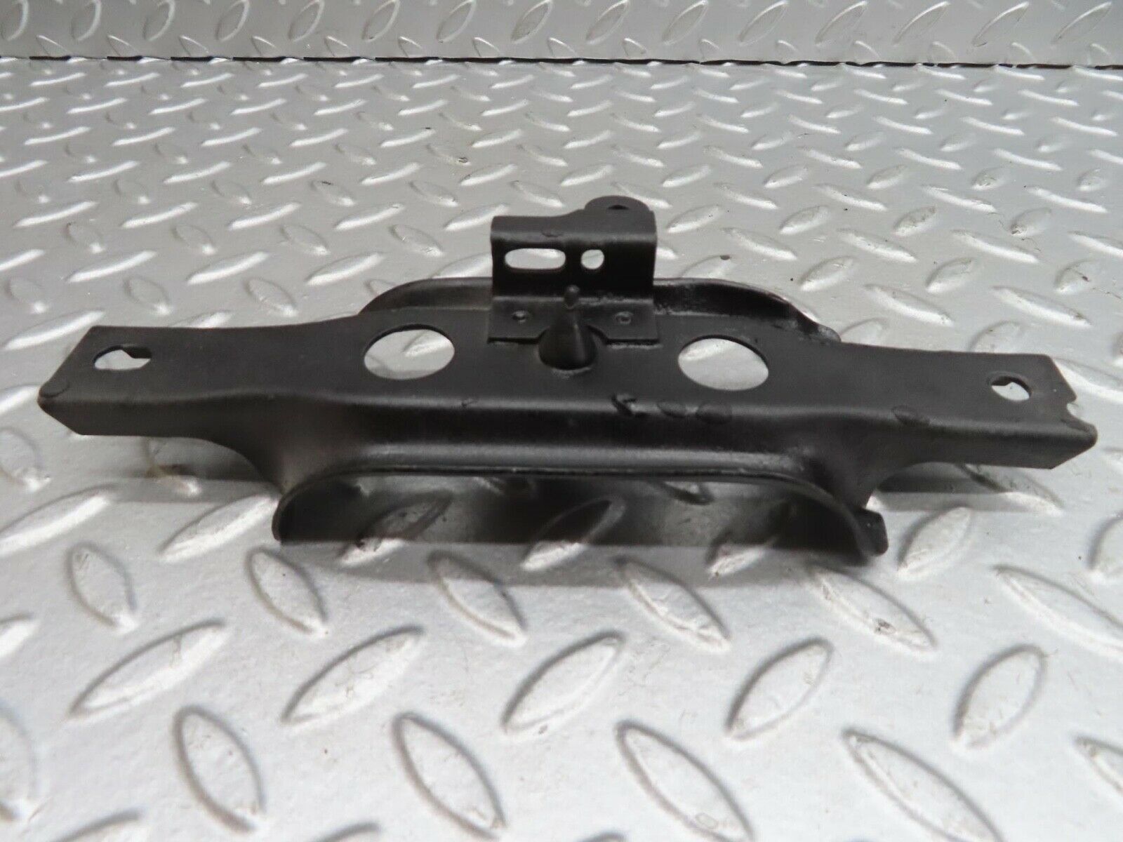 13881 Mercedes-Benz C107 280SLC Cardan Shaft Drive Shaft Bracket