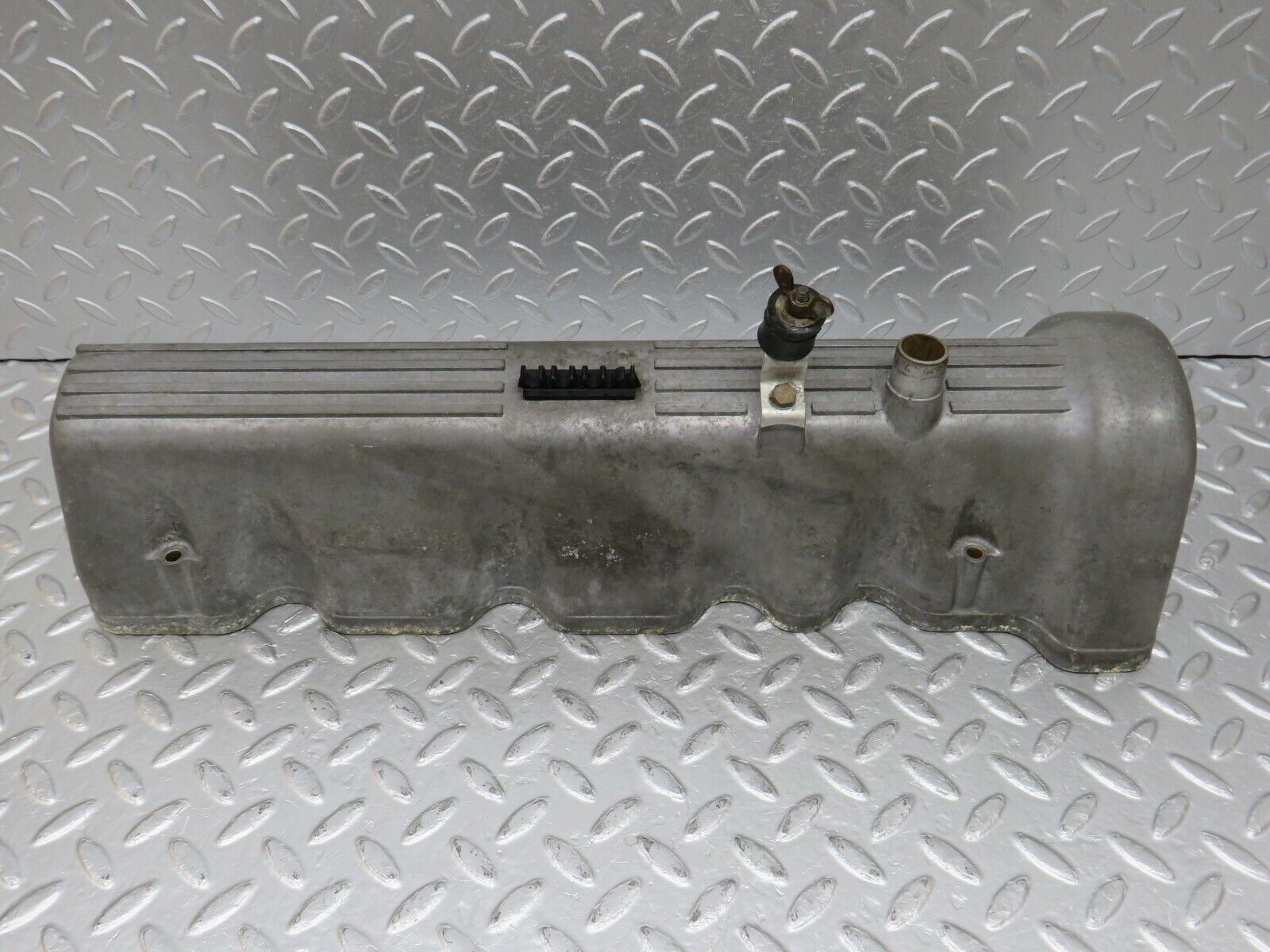 34537 Mercedes-Benz C126 380SEC Cylinder Head Valve Cover Left 1170160005