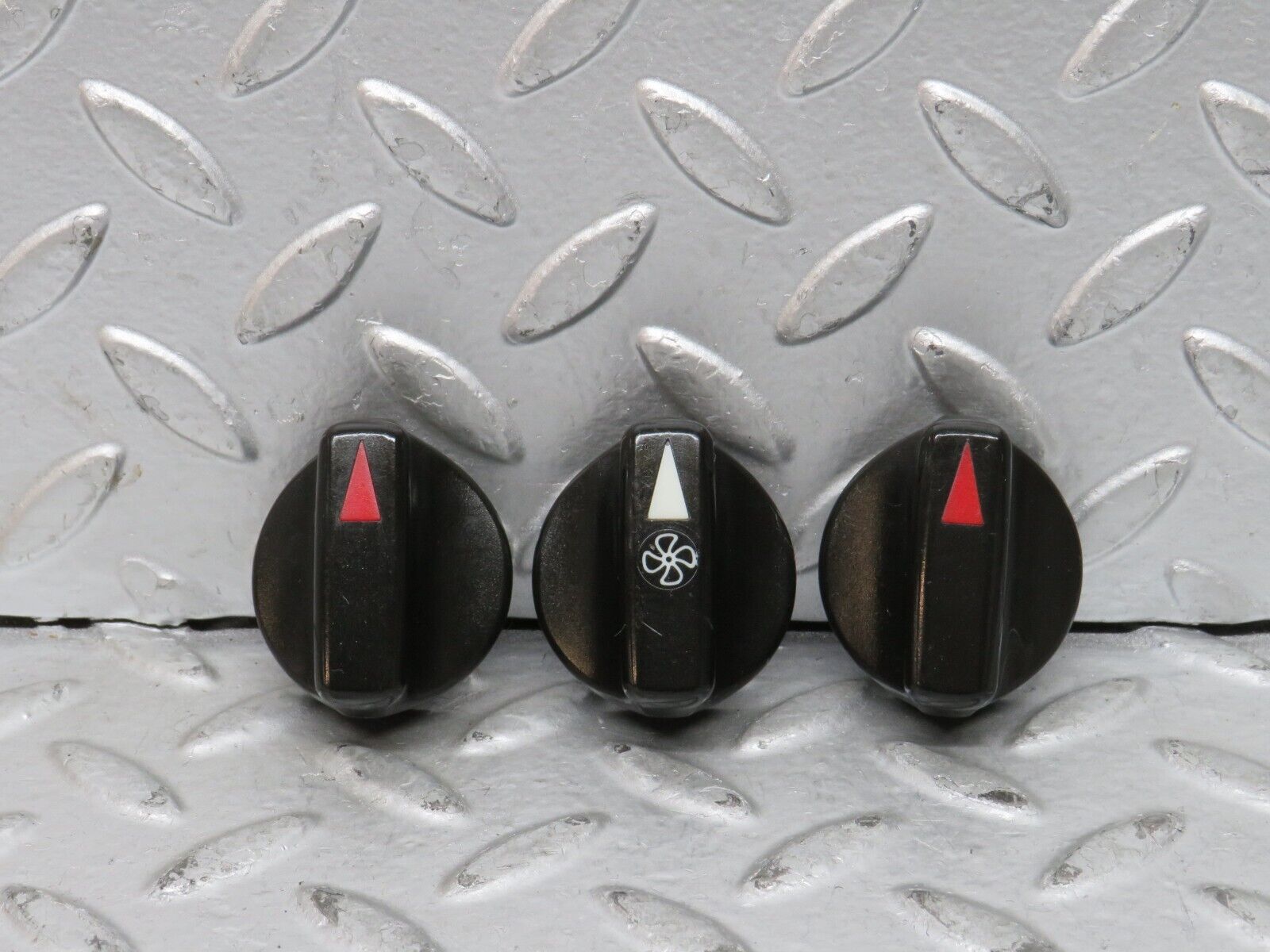 28304 Mercedes-Benz S123 240D Wagon Heater Control Knob Set