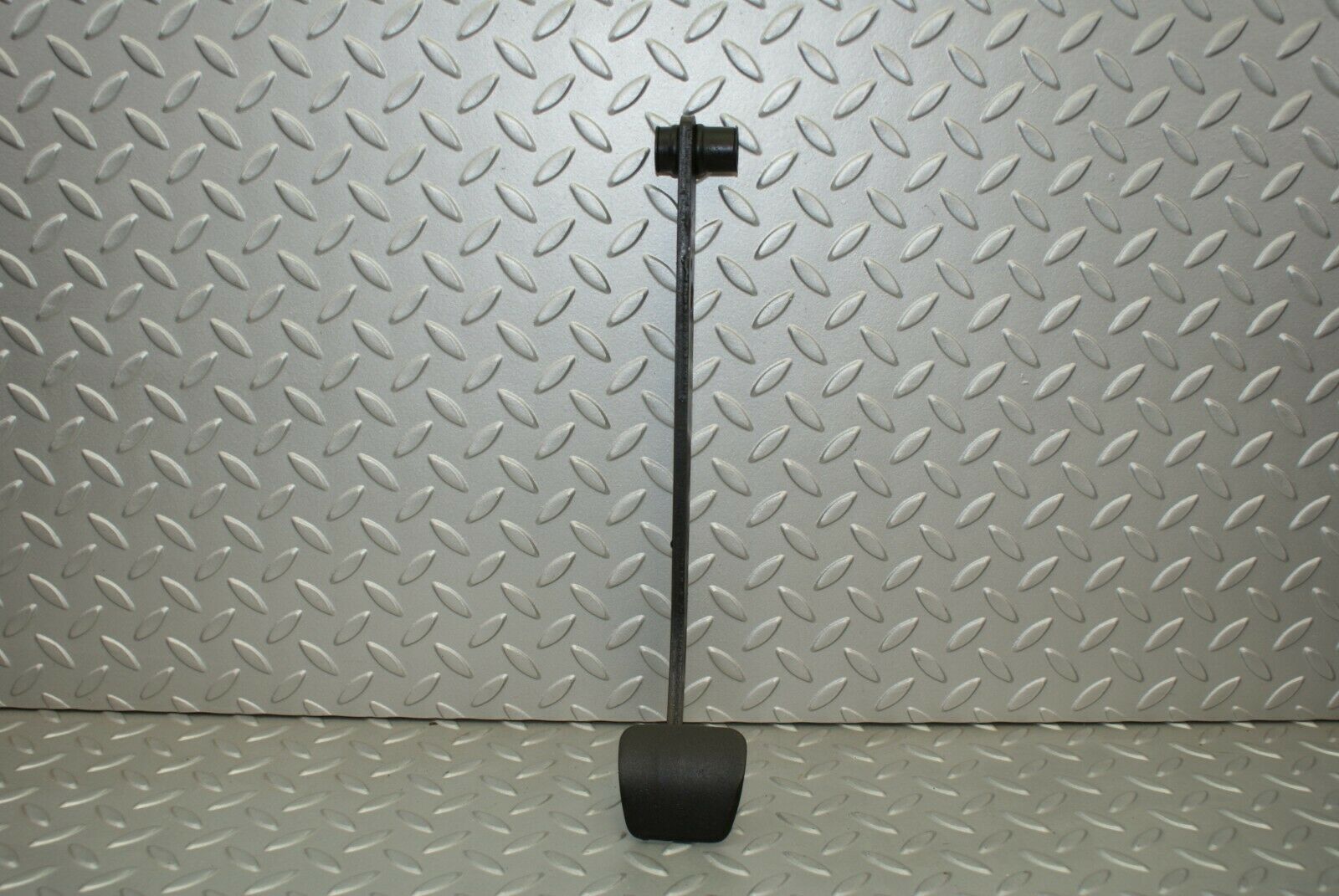 3168 Mercedes-Benz W115 220D Brake Pedal LHD