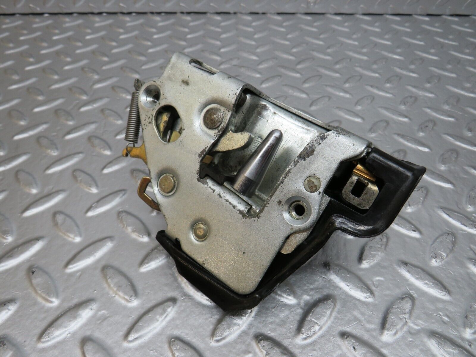 25459 Mercedes-Benz W123 200 Rear Right Door Lock Mechanism 1237230208