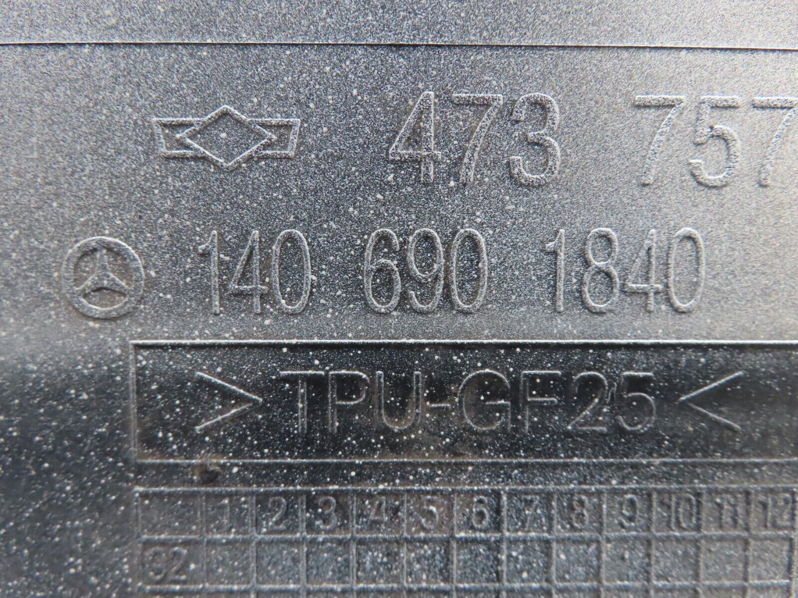 35828 Mercedes-Benz C140 CL420 Coupe Front Right Fender Wing Lower Trim 1406901840