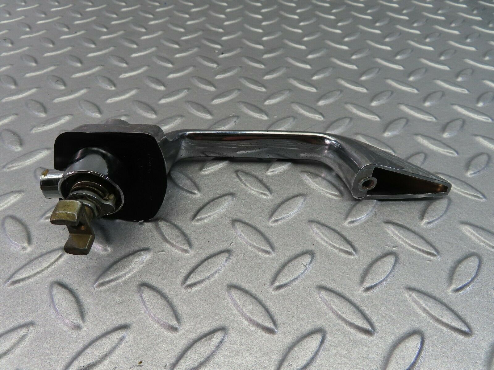 7828 Mercedes-Benz W115 220D Exterior Door Handle Front Right 1157600601