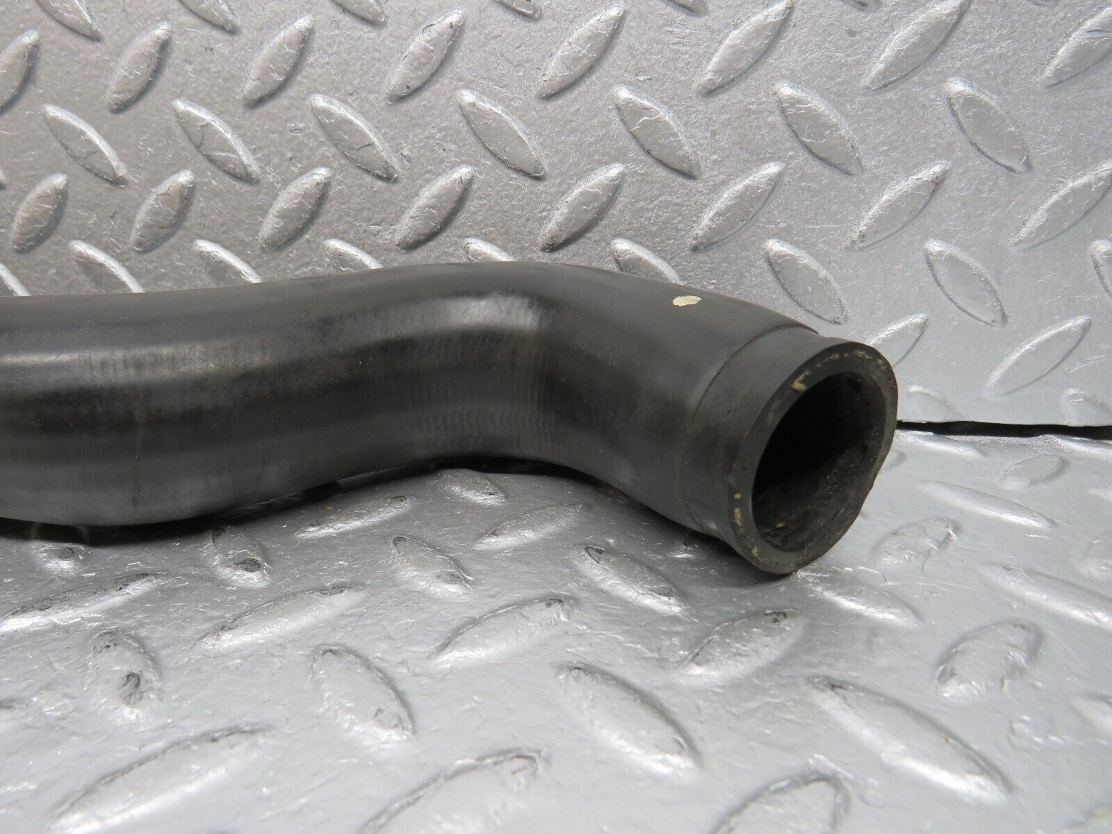 39589 Mercedes-Benz R129 320SL Coupe Radiator Upper Hose Pipe 1295012382