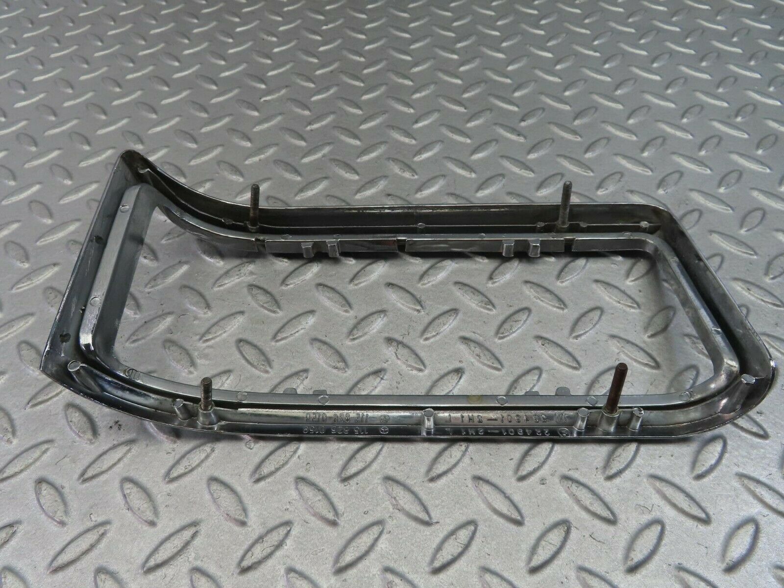 8485 Mercedes-Benz W115 Tail Light Chrome Frame Left 1158260159