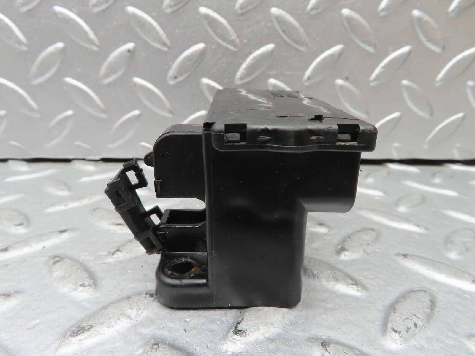 21565 Mercedes-Benz W126 300SE Cable Wire Distributor Connector 1265400069