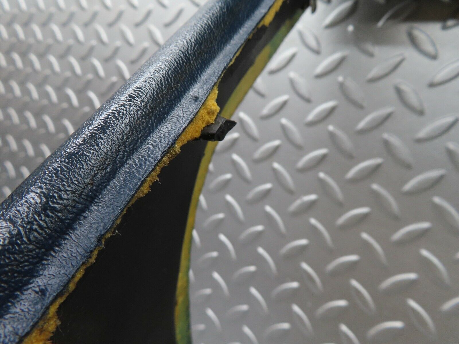 16879 Mercedes-Benz C123 280CE Coupe Centre Console Blue