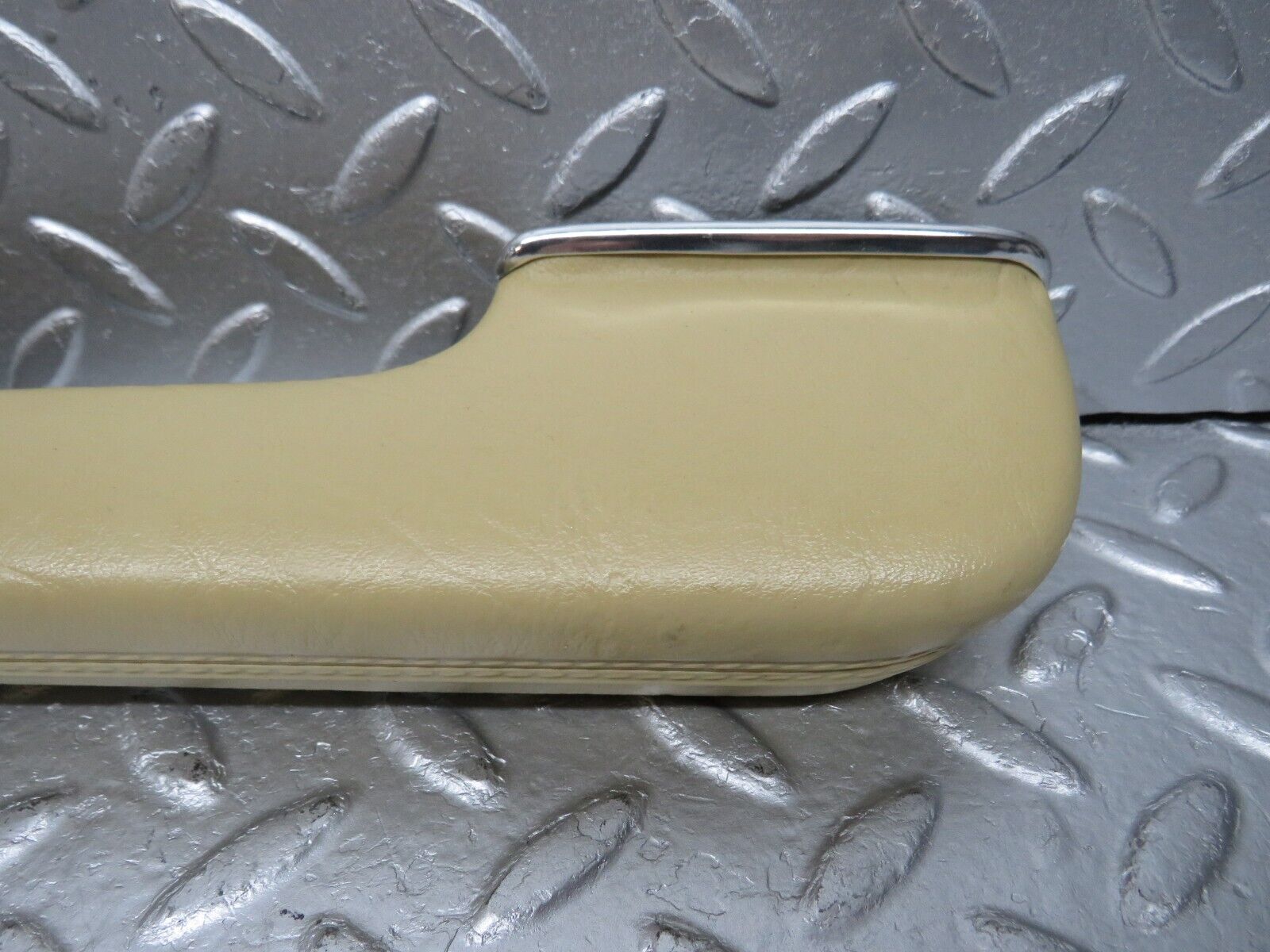 33670 Mercedes-Benz W123 280E Rear Right Interior Door Handle Beige 1239701801