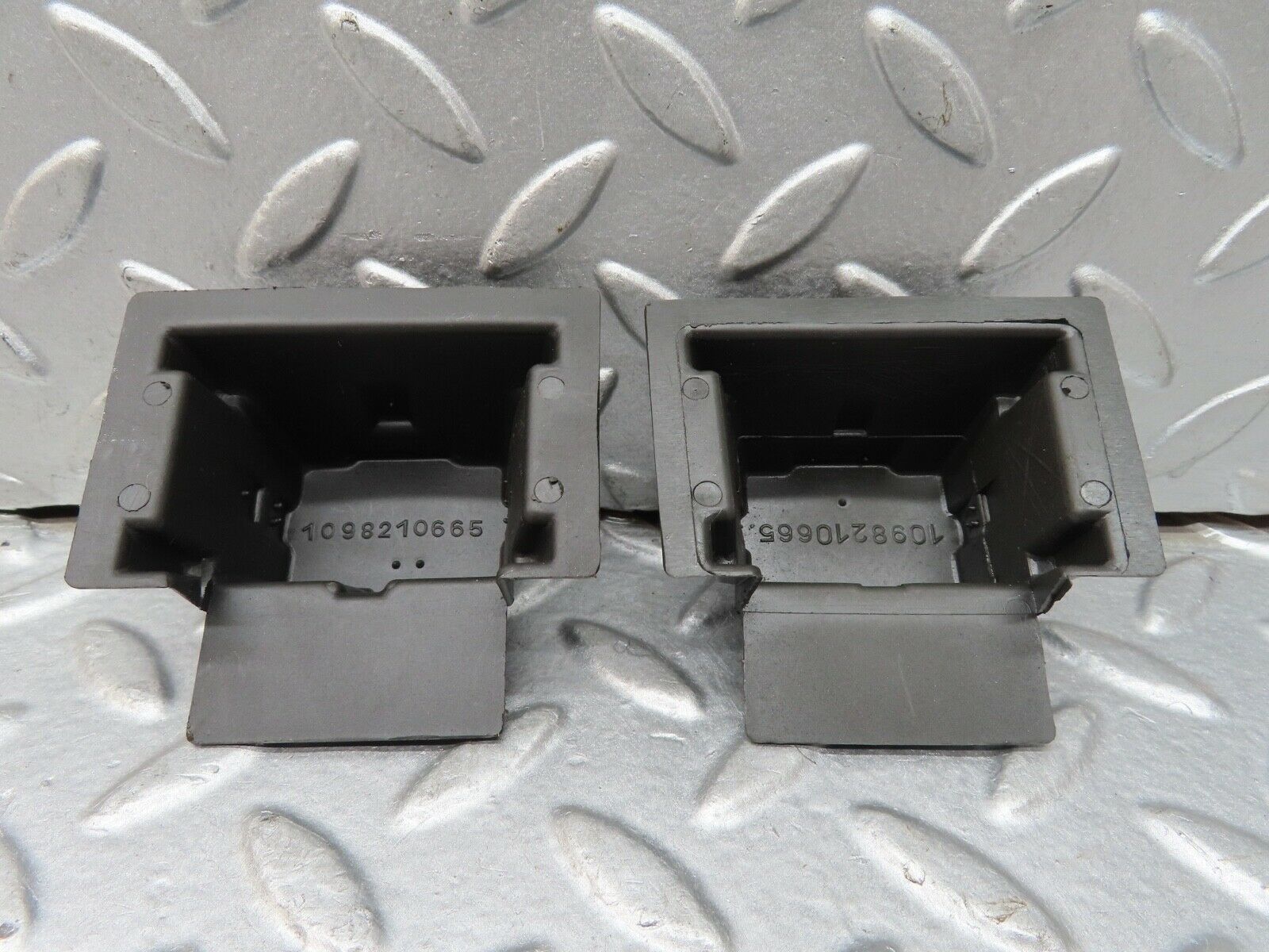 18507 Mercedes-Benz W116 450SEL Rear Window Switch Plastic Pocket 1098210665