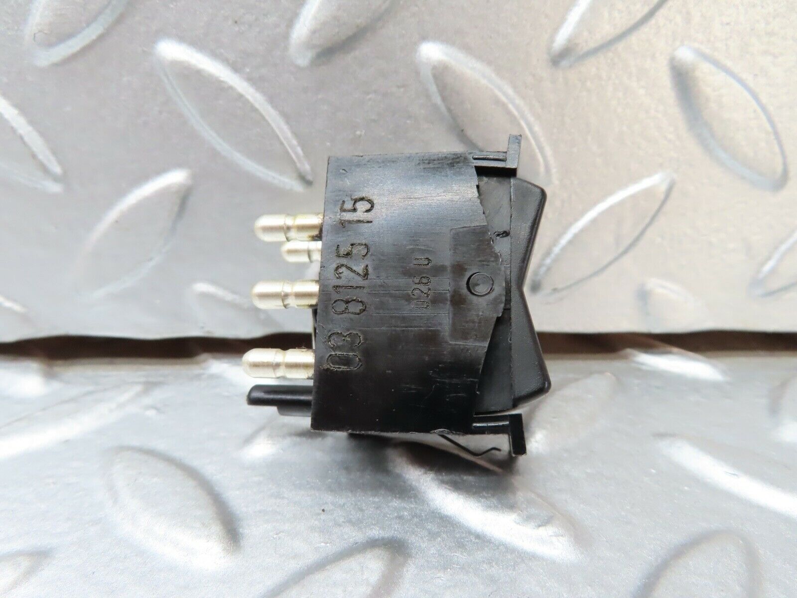 19275 Mercedes-Benz W123 300D Rear Heated Windscreen Switch 03812515