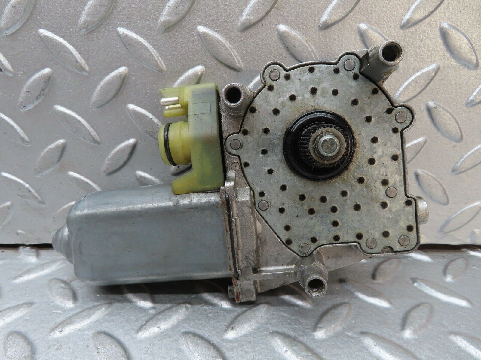 19520 Mercedes-Benz C140 CL420 Coupe Rear L Window Regulator Motor 0130821515