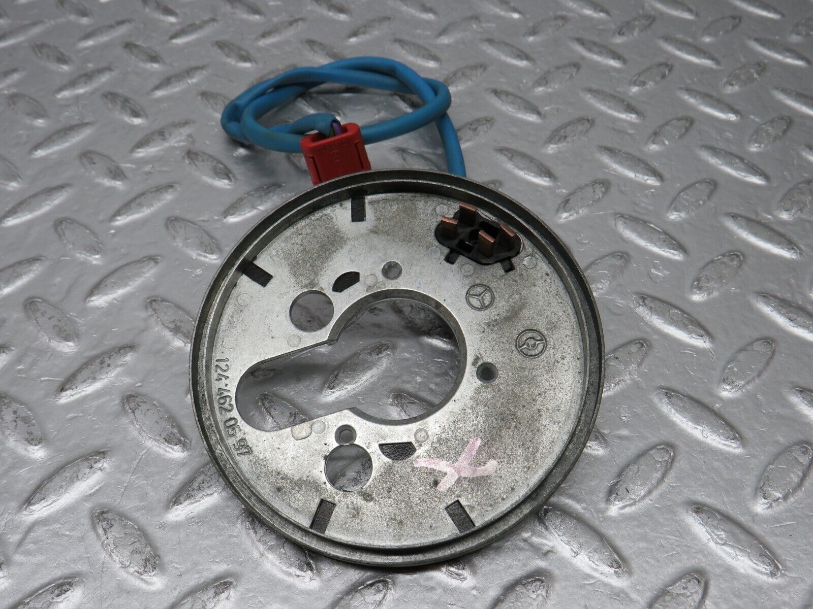 37926 Mercedes-Benz A124 320E Cabriolet Steering Wheel Contact Plate 1244620597
