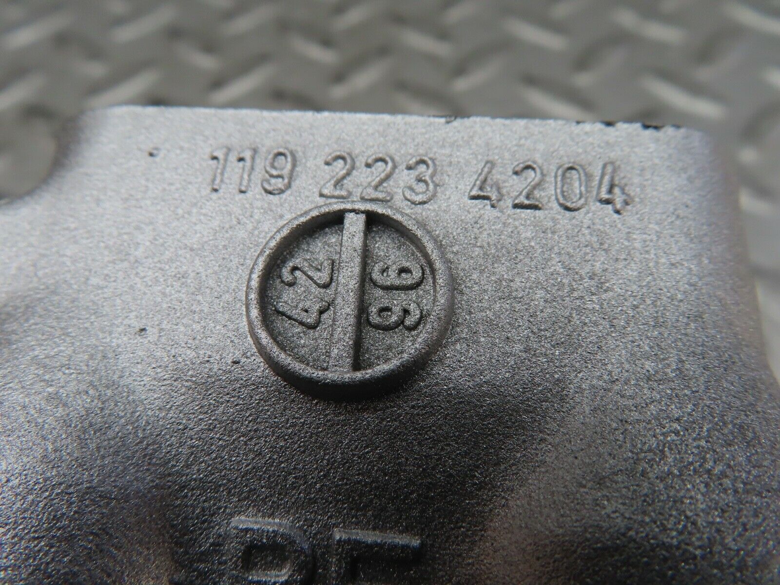 19657 Mercedes-Benz C140 CL420 Coupe Engine Mount Bracket Right 1192234204